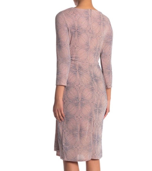 Wrap Dress with glittery details - Picture 2 of 4